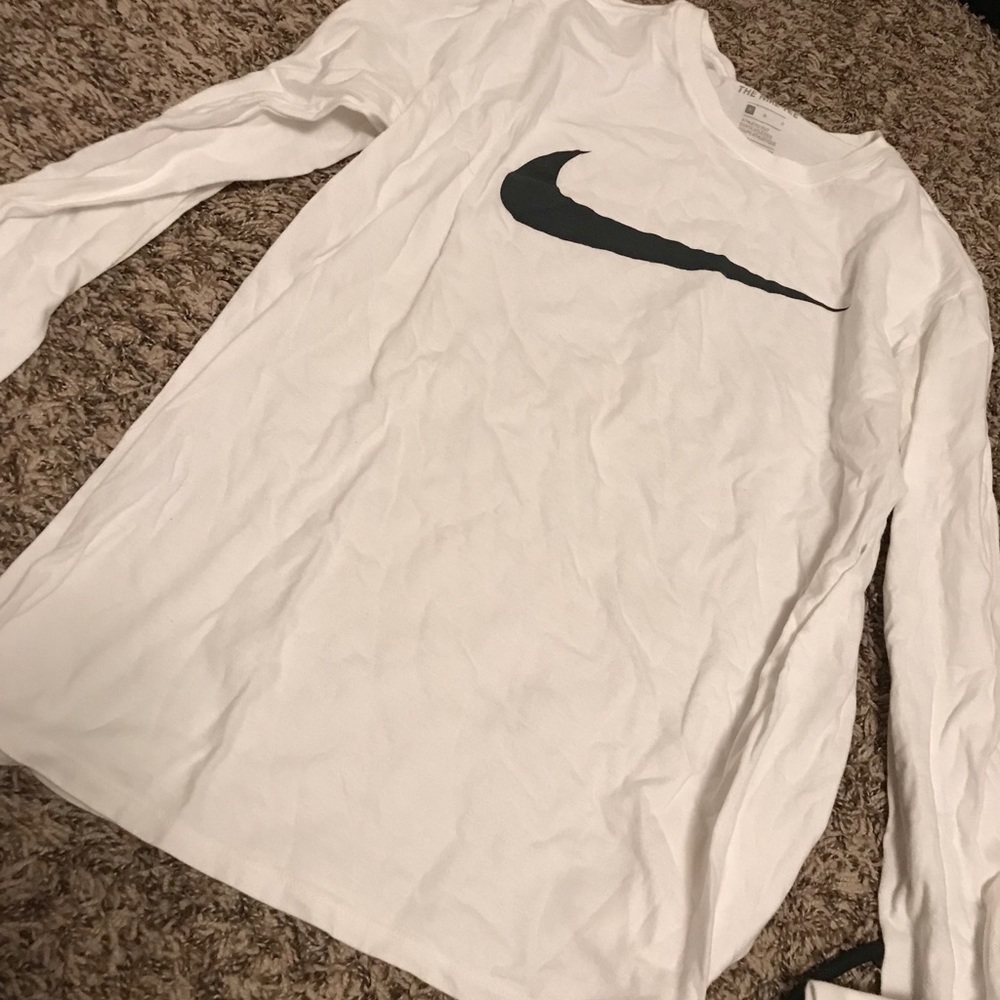 White and Black Nike Shirt! Size L